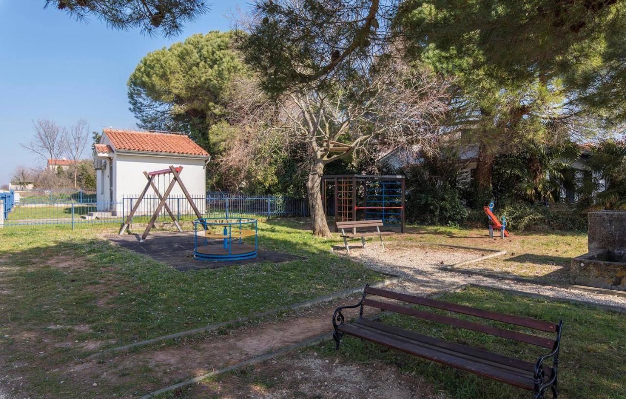 Apartment Complex Orzan Lovrecica Εξωτερικό φωτογραφία