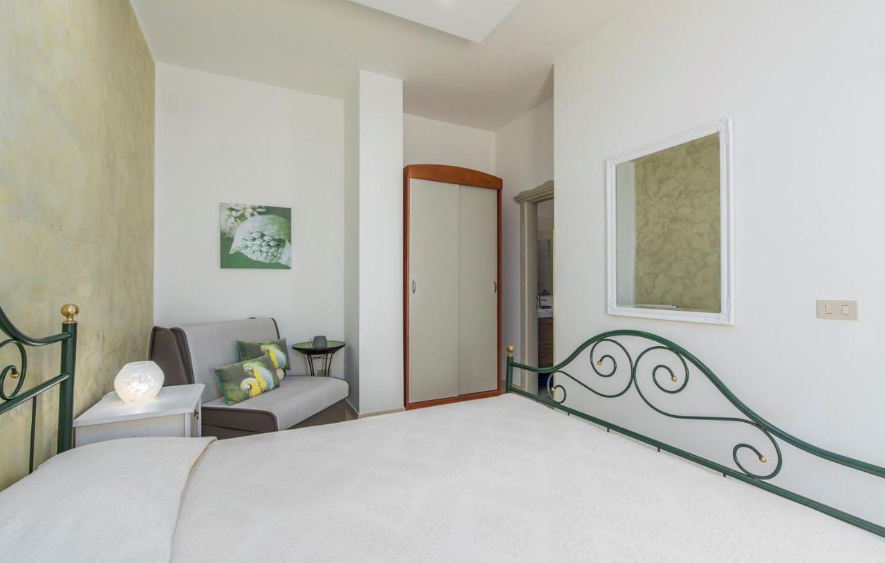 Apartment Complex Orzan Lovrecica Εξωτερικό φωτογραφία