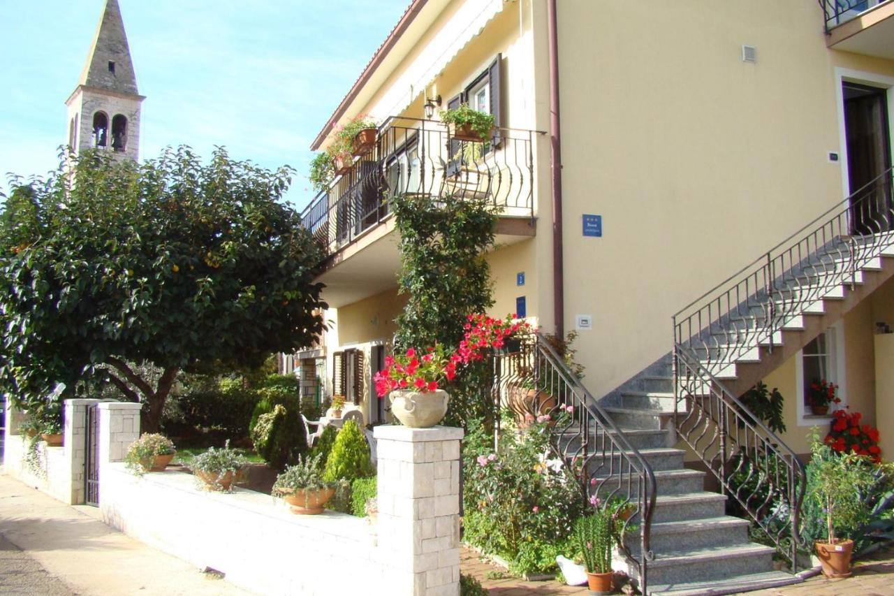 Apartment Complex Orzan Lovrecica Εξωτερικό φωτογραφία